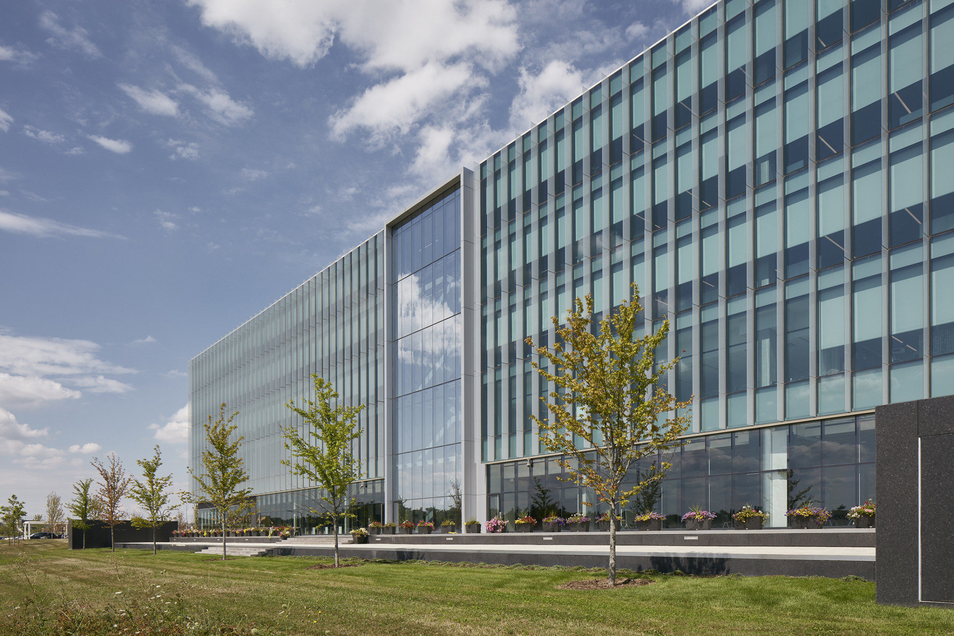 Canon Canada Inc. Headquarters - Moriyama & Teshima Architects