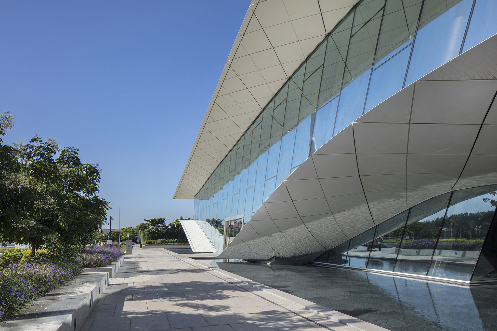 Etihad Museum Dubai Moriyama Teshima Architects Canadian architecture design UAE parametric building culture curve